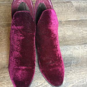 COOLWAY RED VELVET BOOTIE SIZE 7